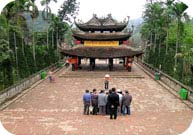 inside perfume pagoda complex