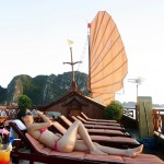 Sun_bath_on_halong_sail